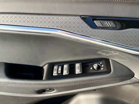 Used 2025 Jeep Wagoneer S Limited image 11