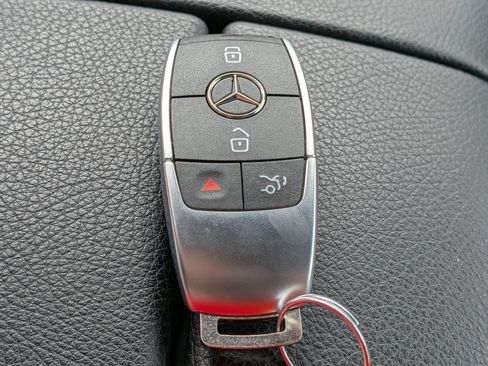 Used 2025 Mercedes-Benz GLE 450 4MATIC image 37