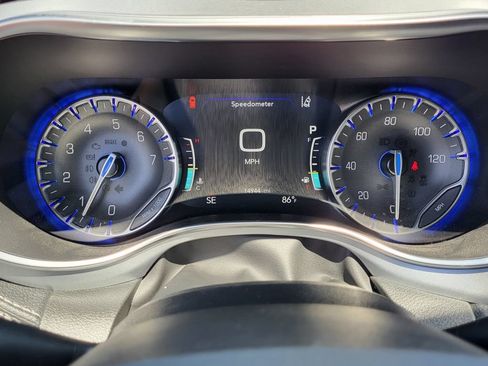 Used 2026 Chrysler Pacifica Limited FWD image 16