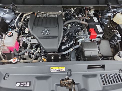 Certified 2024 Toyota Highlander XLE FWD image 12