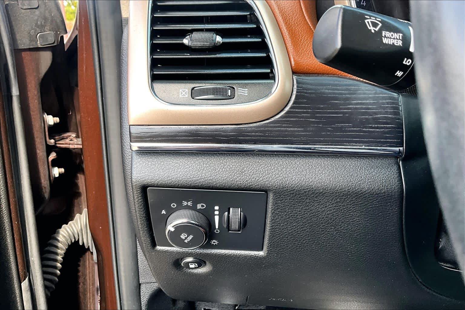 Used 2015 Jeep Grand Cherokee Summit w/ Platinum Series Group RWD image 36
