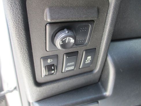 Used 2012 Nissan Rogue SL AWD/4WD image 27