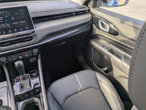 Used 2025 Jeep Compass Latitude w/ Altitude Special Edition image 18