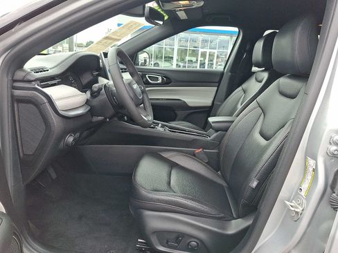 Used 2024 Jeep Compass Limited AWD/4WD image 13