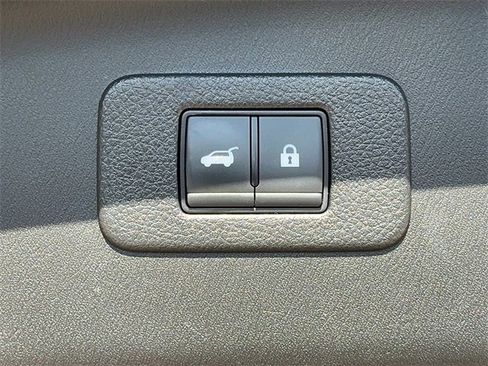 Used 2023 Nissan Armada SL w/ Captain's Chairs Package image 16