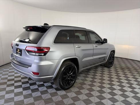 Used 2019 Jeep Grand Cherokee Altitude image 10