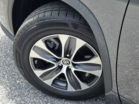 Used 2023 Toyota Highlander XLE FWD image 38