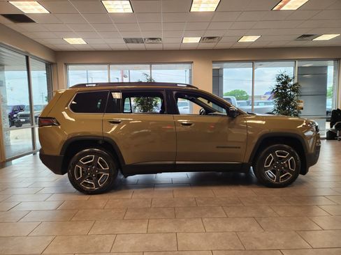New 2026 Jeep Cherokee Laredo AWD/4WD image 7