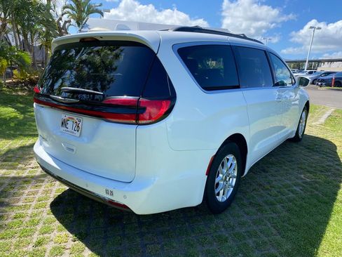 Used 2022 Chrysler Pacifica Touring-L image 25