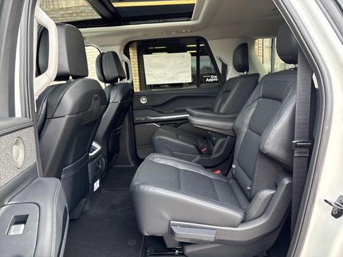 New 2025 Lincoln Navigator L Reserve image 4