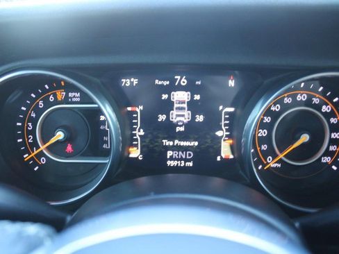 Used 2018 Jeep Wrangler Unlimited Sahara image 18