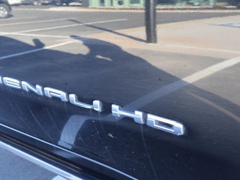 Used 2022 GMC Sierra 2500 Denali w/ Denali Ultimate Package image 4