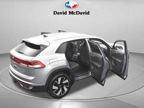 Used 2024 Volkswagen Atlas Cross Sport SE image 41