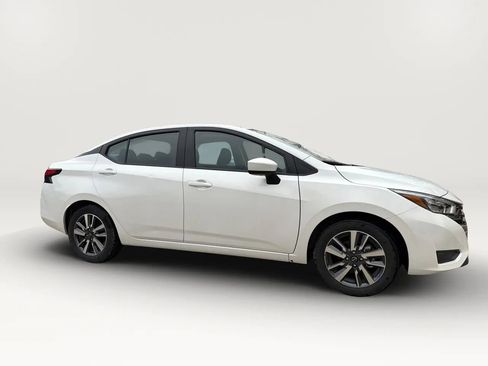 Used 2025 Nissan Versa SV image 2