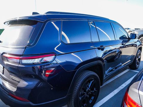 Used 2023 Jeep Grand Cherokee L Limited w/ Black Appearance Package image 8