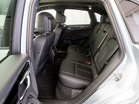 Used 2025 Porsche Macan image 12