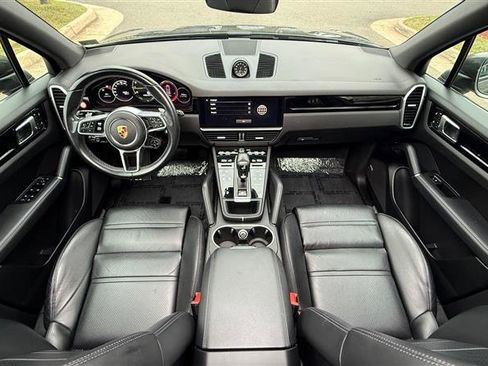 Used 2023 Porsche Cayenne w/ Premium Package image 18