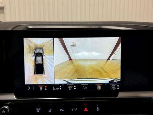 Used 2024 GMC Sierra 3500 SLE w/ SLE Value Package image 32