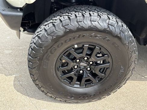 Used 2025 Ford Bronco Raptor AWD/4WD image 3