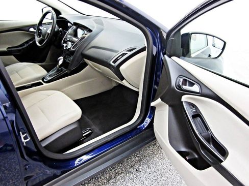 Used 2016 Ford Focus Electric Hatchback FWD image 12