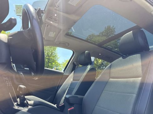 Used 2019 Volkswagen Tiguan SE w/ Panoramic Sunroof Package AWD/4WD image 17