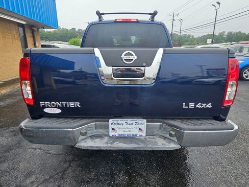 Used 2010 Nissan Frontier LE w/ LE Value Truck Pkg AWD/4WD image 7