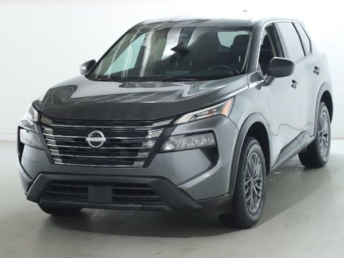 Used 2024 Nissan Rogue S image 4