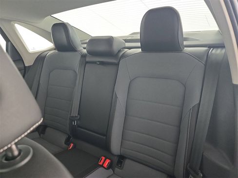 Used 2025 Volkswagen Jetta SE image 30