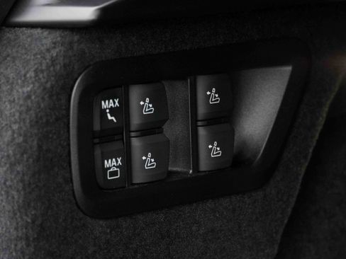 Used 2025 BMW X7 xDrive40i image 42