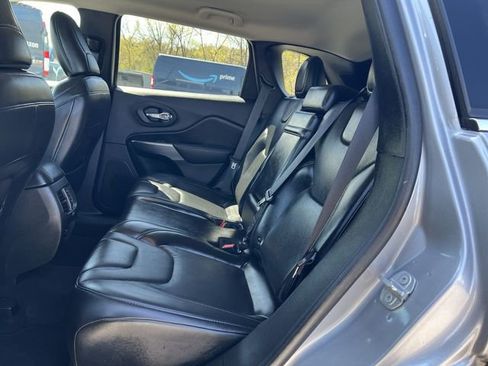 Used 2019 Jeep Cherokee Limited AWD/4WD image 17