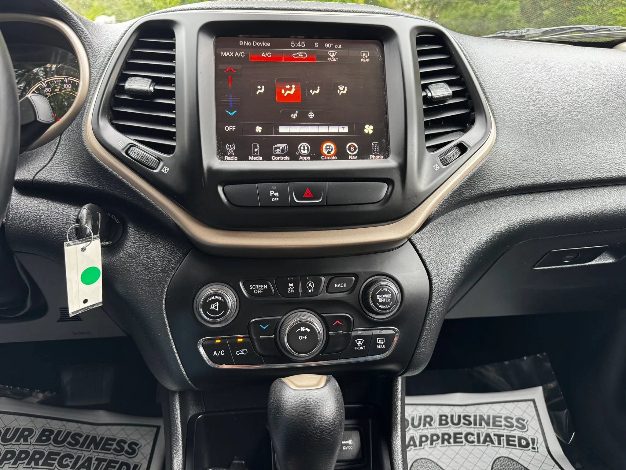 Used 2016 Jeep Cherokee Latitude w/ Safety/Convenience Group FWD image 21