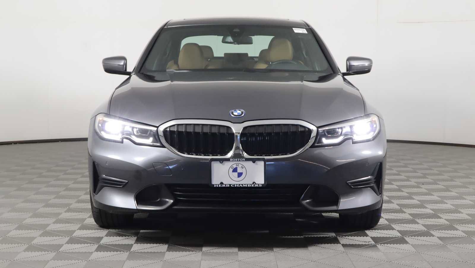 Used 2022 BMW 330e xDrive w/ Premium Package AWD/4WD image 2