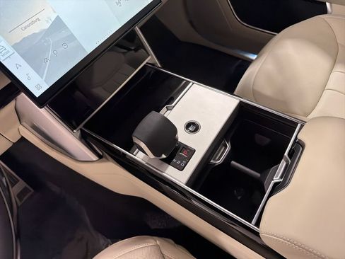 New 2026 Land Rover Range Rover Long Wheelbase SE AWD/4WD image 17