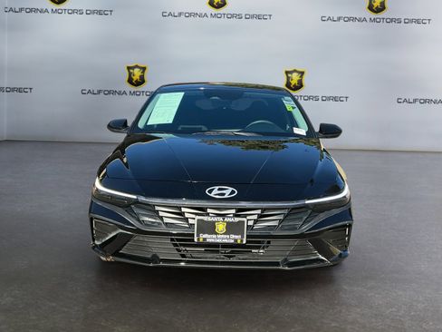 Used 2025 Hyundai Elantra Blue image 2