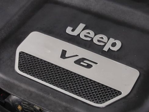 Used 2016 Jeep Wrangler Unlimited Sahara w/ Dual Top Group AWD/4WD image 17