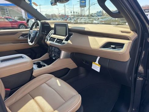 Used 2024 Chevrolet Tahoe Premier w/ Premium Package 2 AWD/4WD image 29