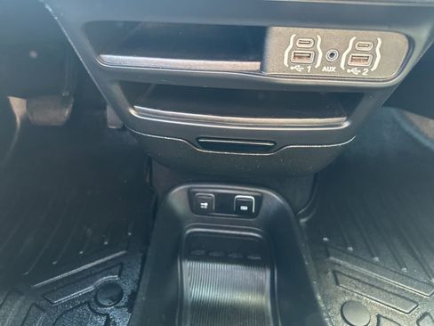 Used 2021 Chrysler Pacifica Touring w/ S Appearance Package FWD image 6