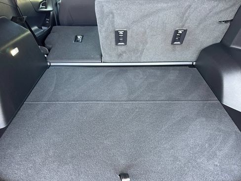 Used 2026 Chevrolet Equinox LT w/ Safety and Technology Package FWD image 23