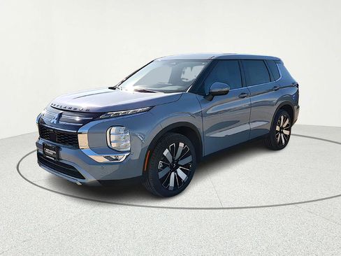 New 2026 Mitsubishi Outlander SE image 2