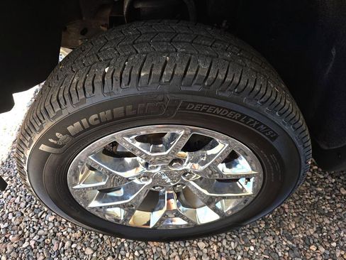 Used 2015 GMC Sierra 1500 SLT w/ SLT Crew Cab Value Package image 40