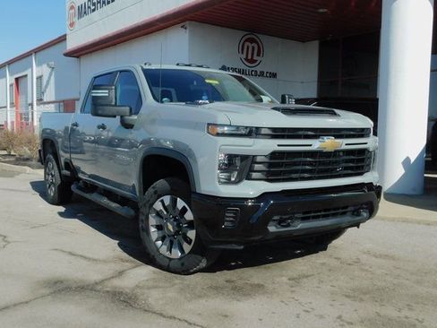Used 2025 Chevrolet Silverado 2500 Custom image 2