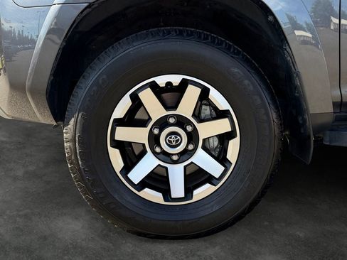 Used 2023 Toyota 4Runner TRD Off-Road Premium w/ Moonroof Package AWD/4WD image 4