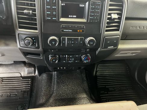 Used 2017 Ford F250 XL w/ Power Equipment Group AWD/4WD image 16