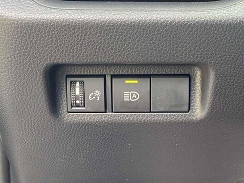 Used 2025 Toyota RAV4 XLE AWD/4WD image 25