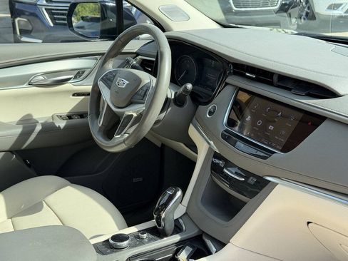 Used 2021 Cadillac XT5 Premium Luxury FWD image 11