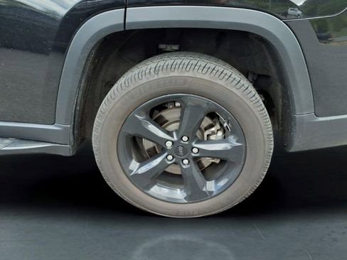 Used 2021 Jeep Grand Cherokee L Laredo AWD/4WD image 5