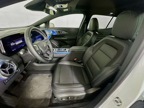 Used 2024 Chevrolet Equinox EV LT FWD image 13