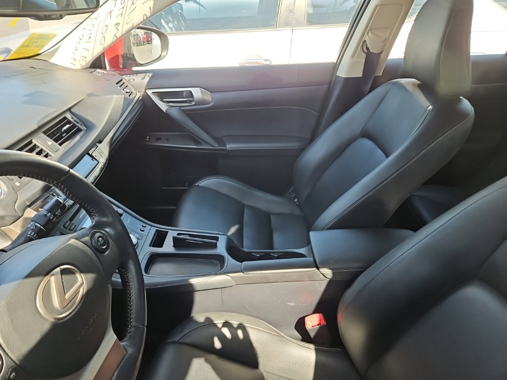 Used 2014 Lexus CT 200h w/ Seat Comfort Package FWD image 5