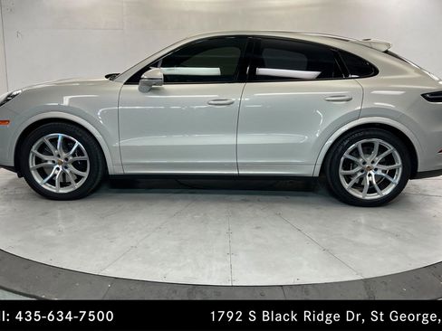 Used 2022 Porsche Cayenne Turbo AWD/4WD image 2