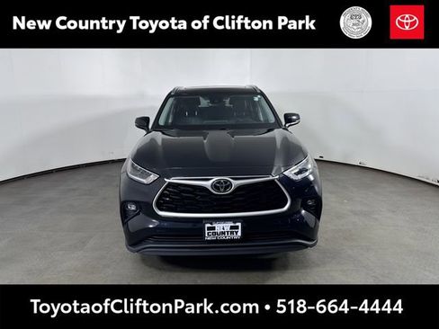 Used 2021 Toyota Highlander XLE AWD/4WD image 8